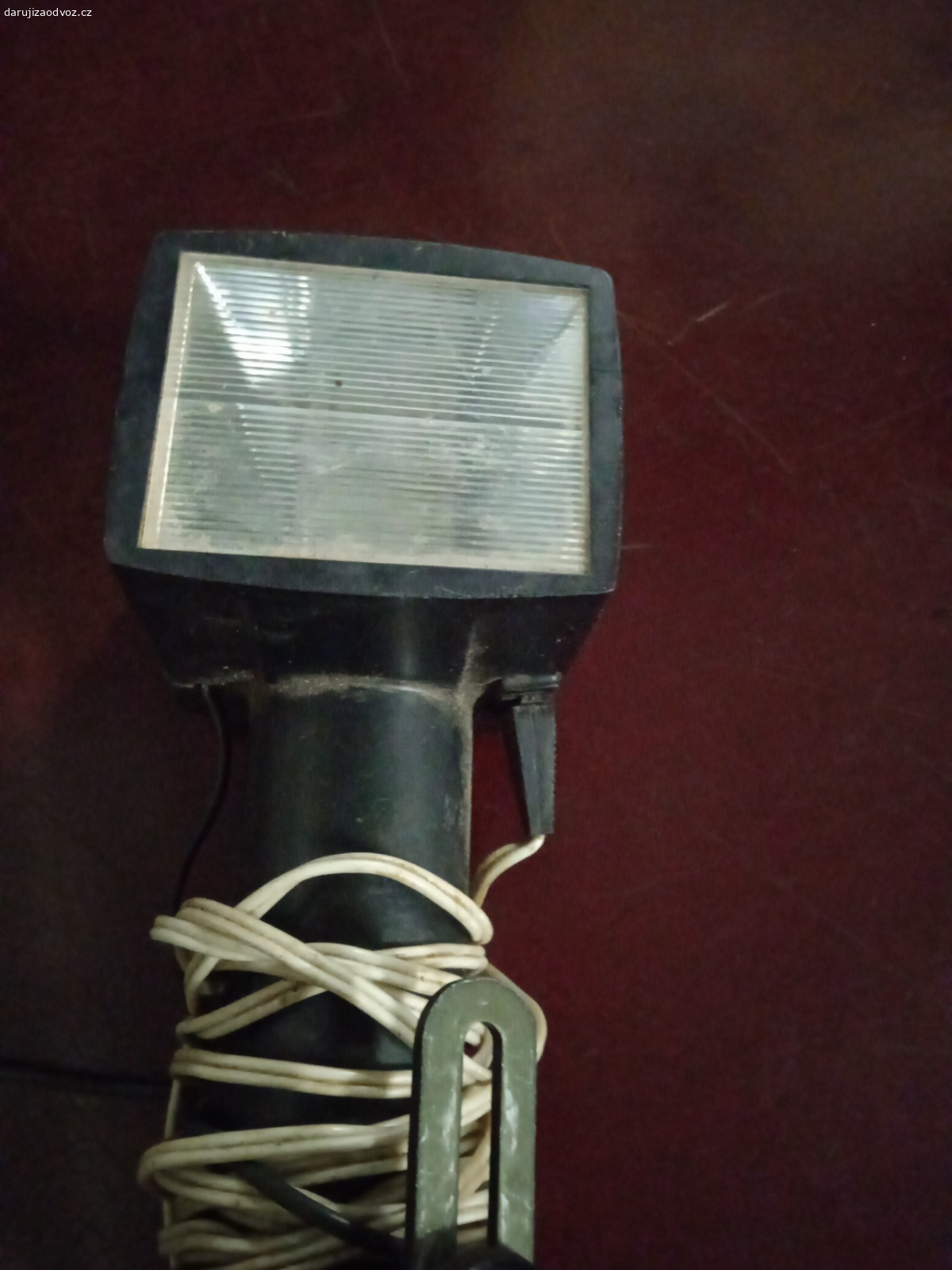 Daruji retro blesk. Darují blesk k fotoaparátu 
elektronika B5-04, plně funkční