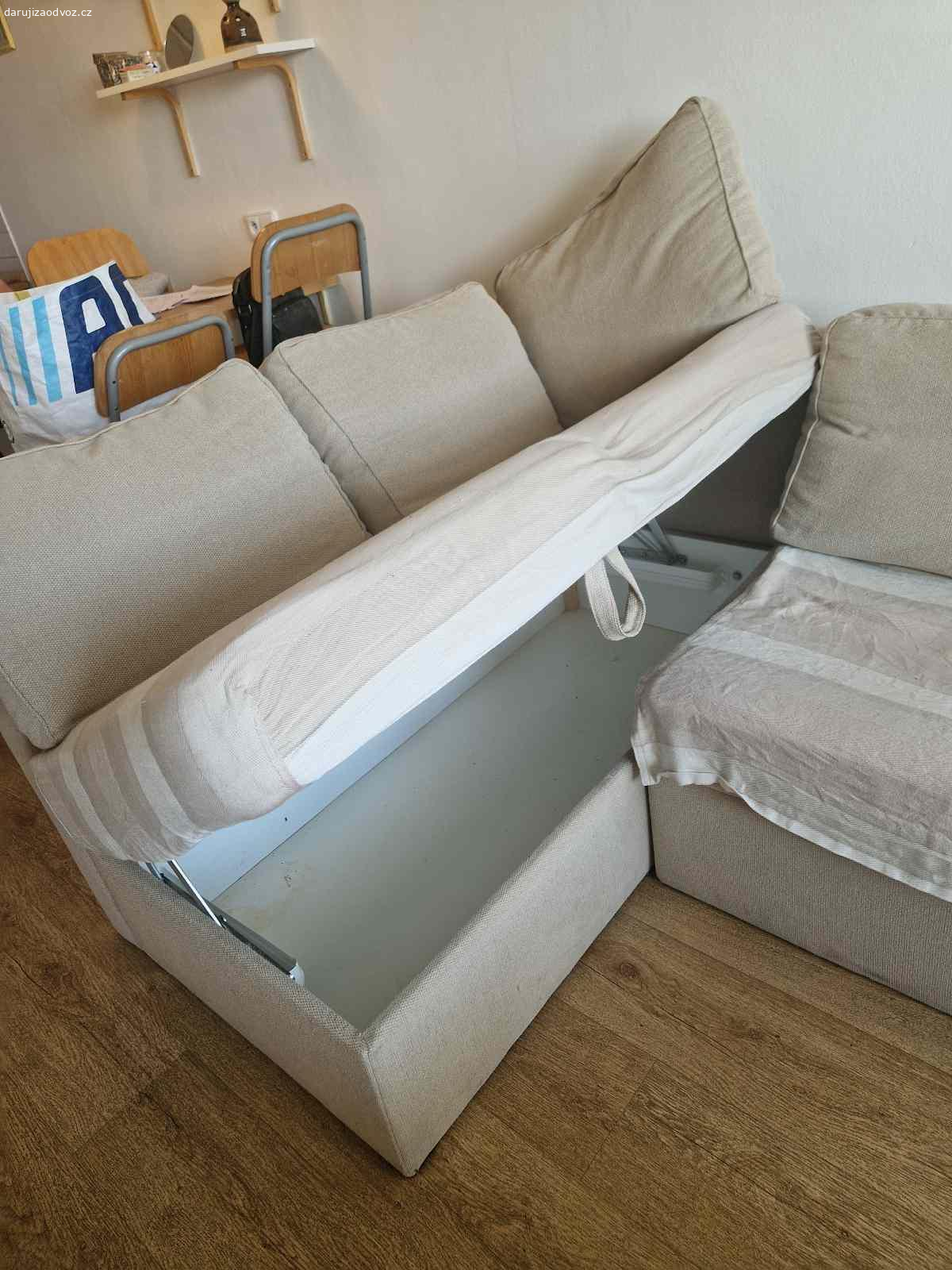 Daruji rozkládací rohovou sedací soupravu, stolek. Dle zájmu i jiny nábytek