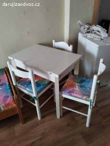 Daruji rozkládací stůl + 3 židle