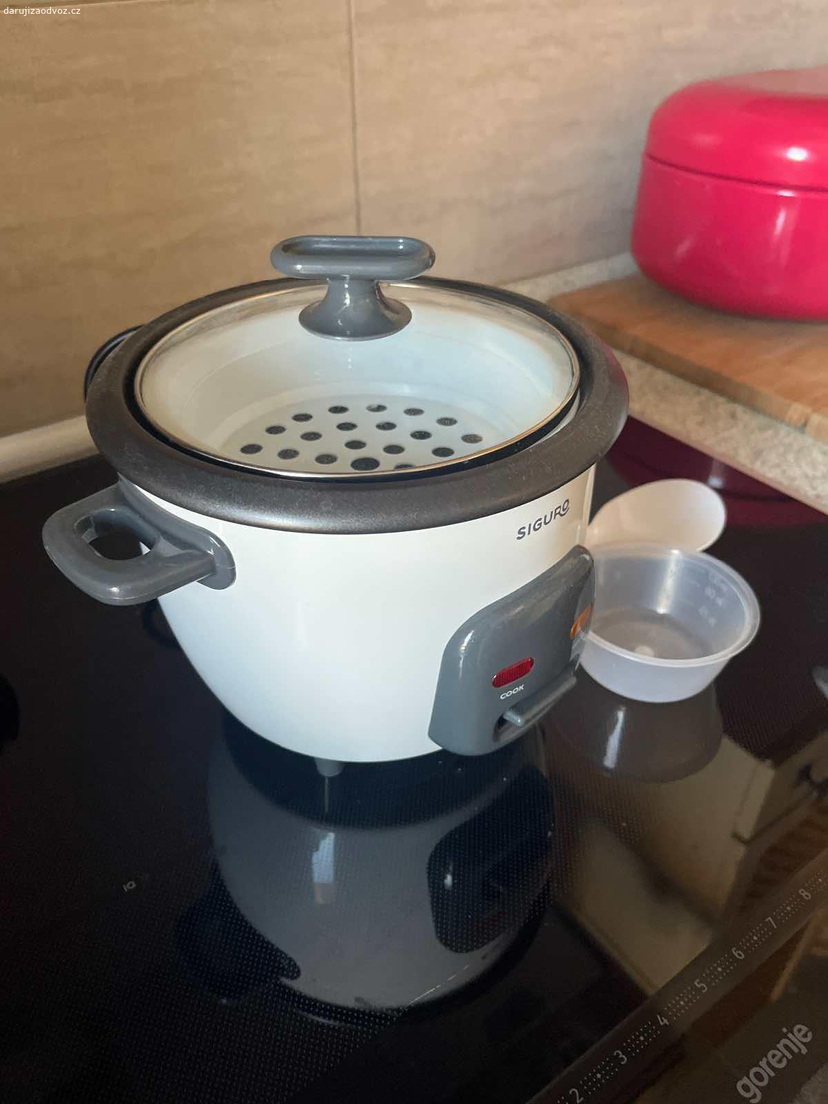 Daruji rýžovar SIGURO. Nepoužitý - nevhodný dárek