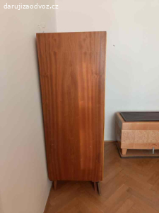 Daruji šatní skříň