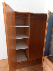 Daruji šatní skříň