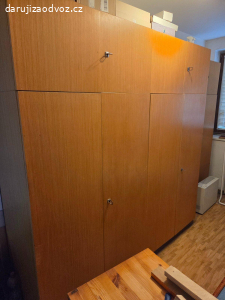 Daruji šatní skříně