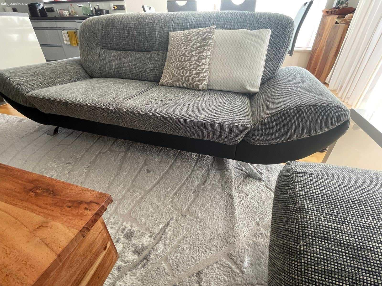 Daruji sedaci soupravu 3/2/1. Daruji za odvoz sedaci soupravu, pozita ale funkcni s drobnymi odreniny v mistech kde jsou kozenky. Jinak je to calouneny a pred vanocemi byly vycisteni profecionalni firmou.