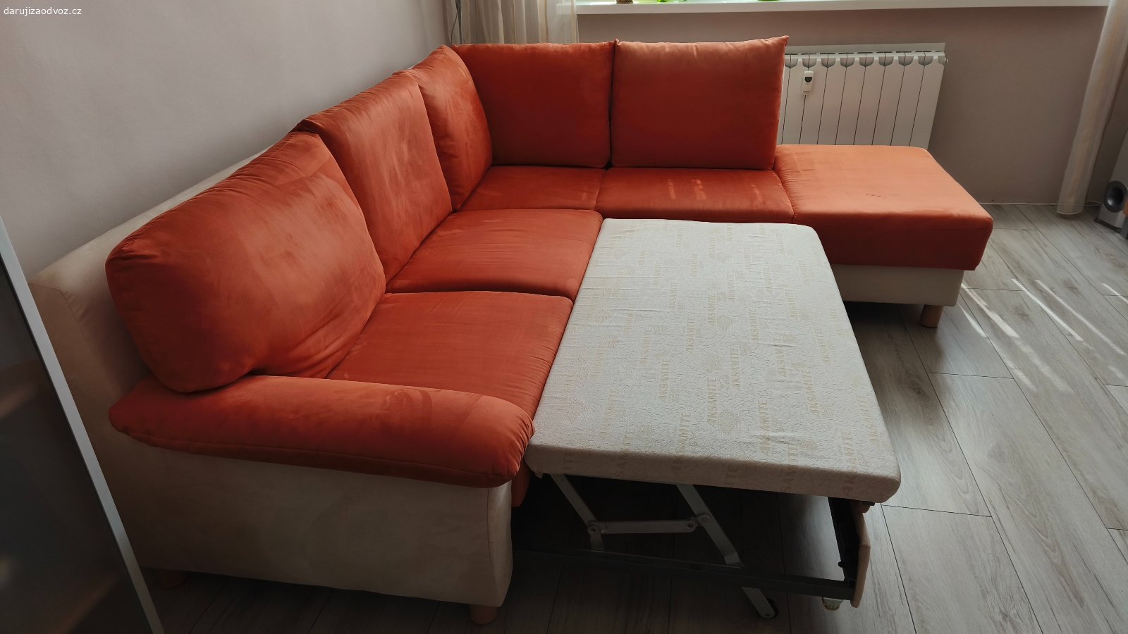 Daruji sedací soupravu. Rohová sedací souprava rozkládací.Rozměry 235x200cm.