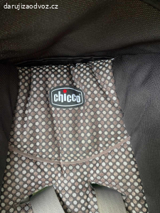 Darují sedačku do auta