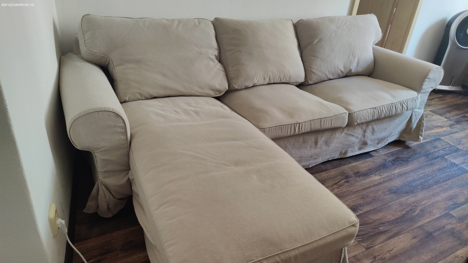 Daruji sedačku IKEA Ektorp. Prosezené polštáře, korpus je ok. Nutný odnos z 1 patra