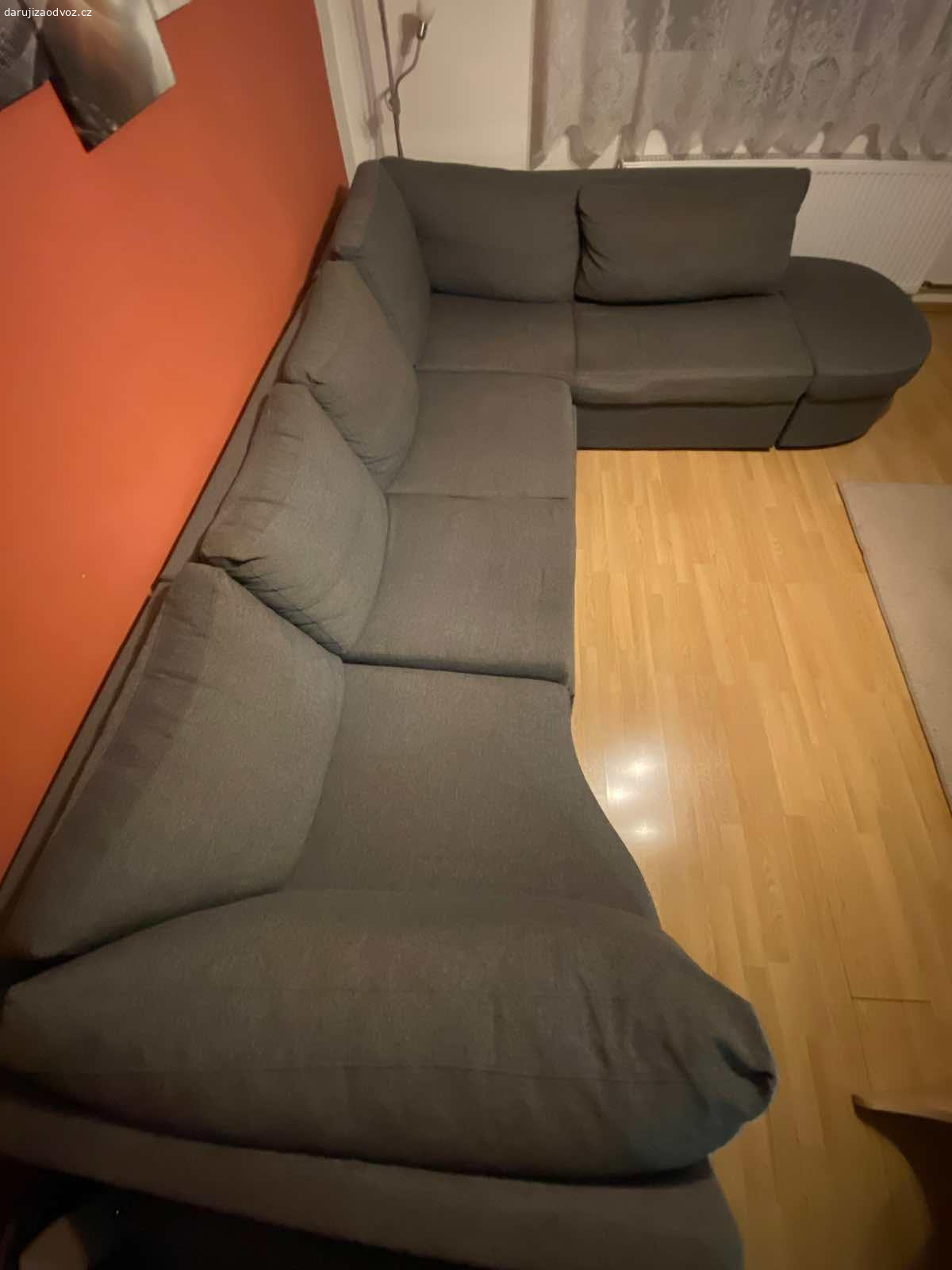 Daruji sedačku. Daruji za odvoz sedačku, nejde rozkládat a místy prosezená. Rozměry 315 x 240.