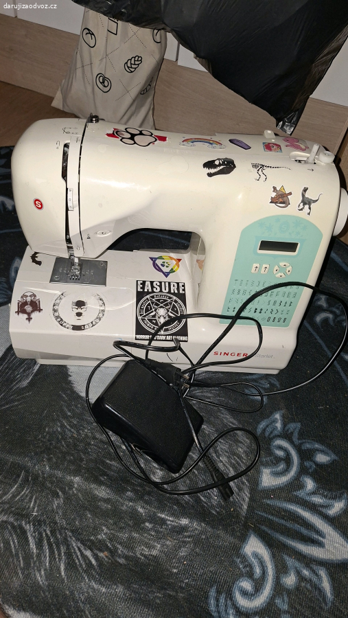 Daruji Singer Starlet 6660 + výbava