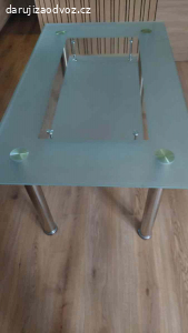 Daruji skleněný stůl