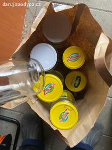 Daruji sklenice na zavařování