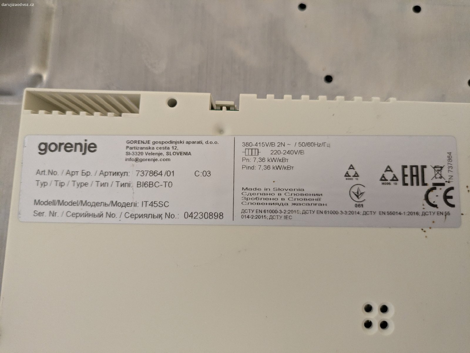 [REZERVOVÁNO] Daruji sklokeramickou desku Gorenje. Sklokeramická varná deska Gorenje BI6 BC-T0.
- Výkonná
- Funkční
- Povrch OK
- Při ovládání se někdy musí zmáčknout víckrát