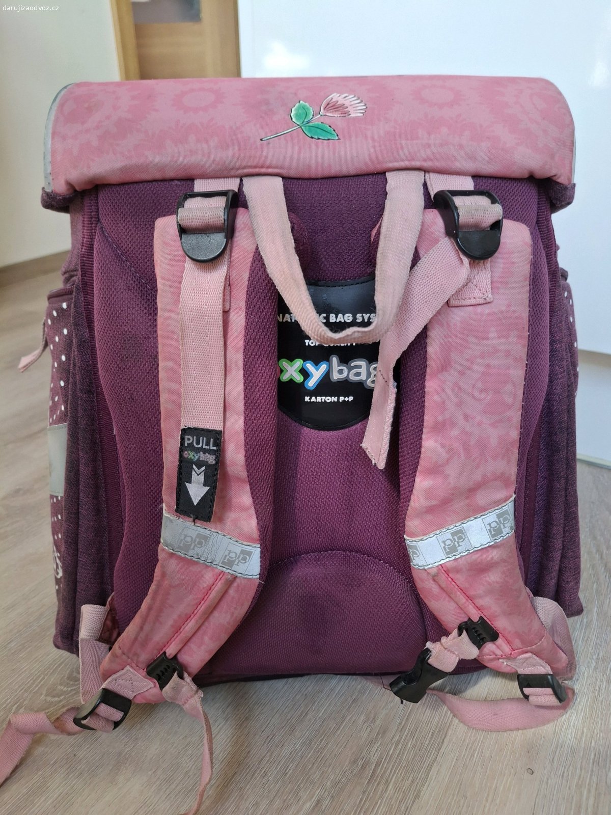 Daruji školní aktovku. Školní brašna Oxybag, používaná, se známkami opotřebení - nutné důkladně vyčistit, jinak plně funkční, kvalitní, prostorná.