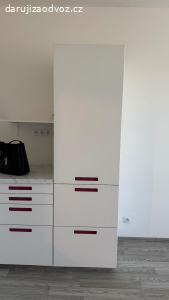 Daruji skříň na vestavnou lednici IKEA