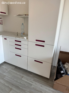 Daruji skříň na vestavnou lednici IKEA