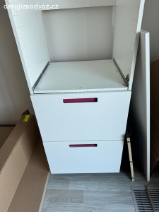 Daruji skříň na vestavnou lednici IKEA