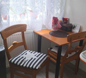 Daruji skříň,stůl a dvě židle