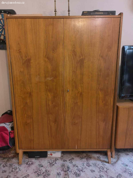 Daruji skříně a postel