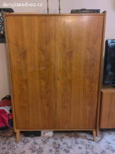 Daruji skříně a postel