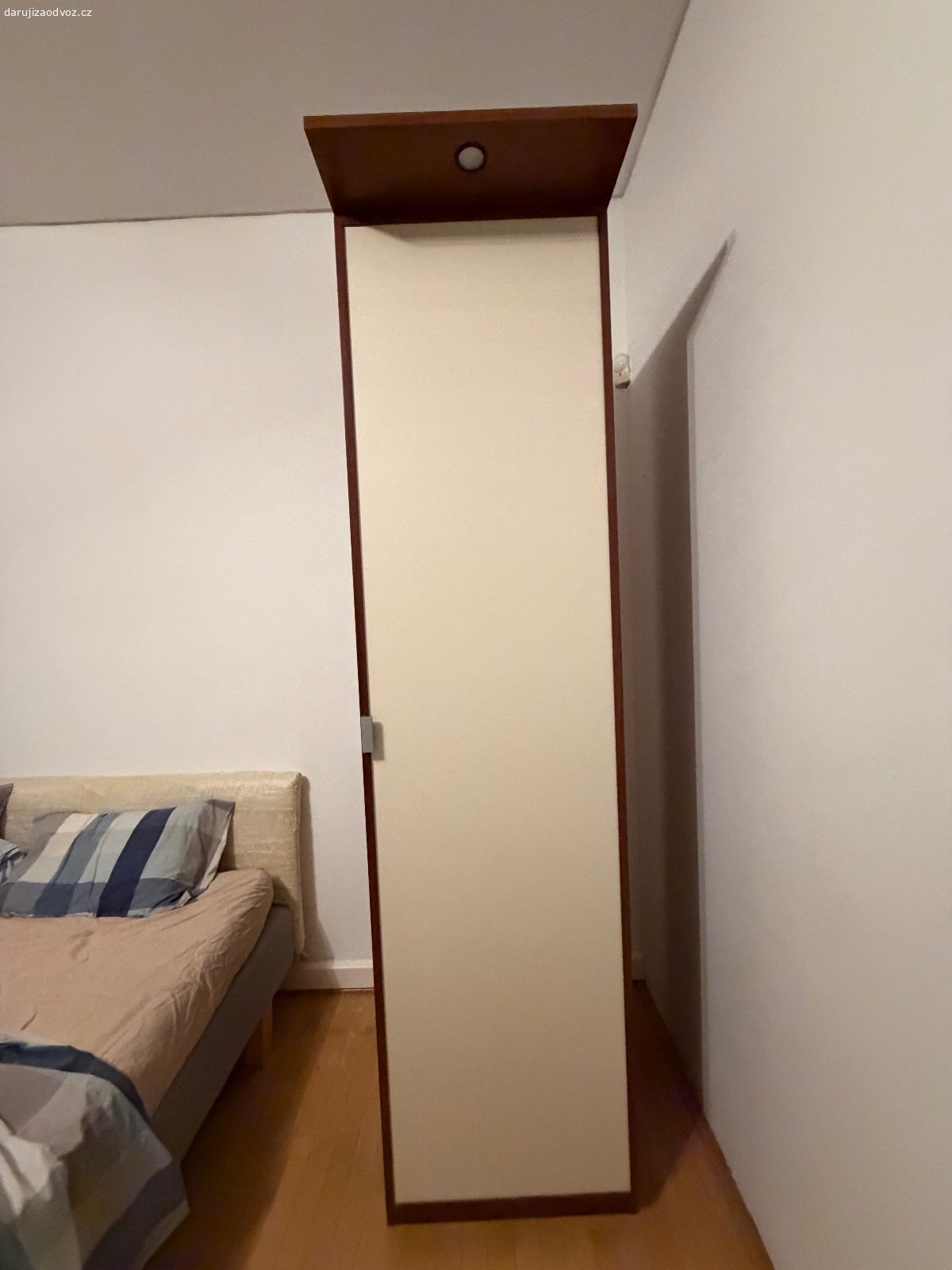 Daruji skříně za odvoz. Dobrý den,

za odvoz 4 skříně:

2 prosklené 80 š x 61 h x 235 v 

2 béžové dveře 60 š x 61 h x 235 v

1. patro, dům bez výtahu

Díky