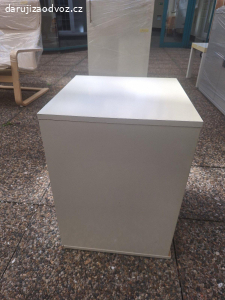 Daruji skříňku se 3 šuplíky