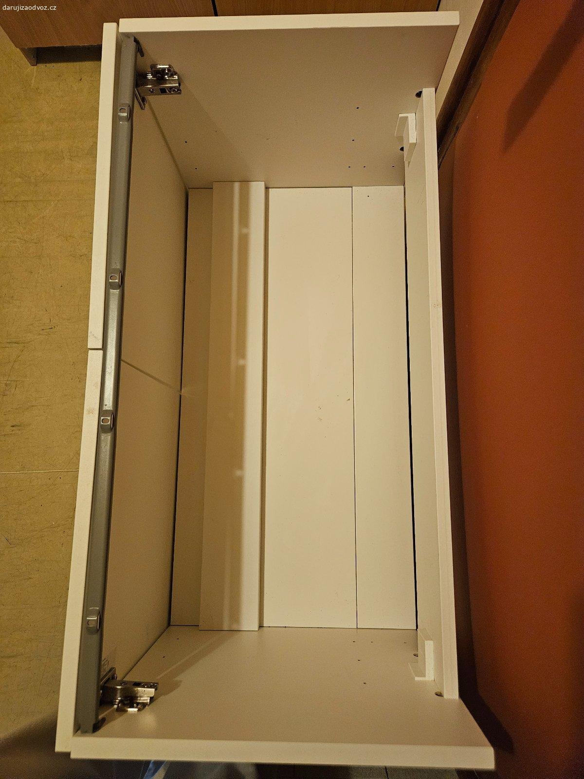 Daruji skřínku. Daruji za odvoz skřínku z IKEA: ENHET skříňka pod umyvadlo s policí, bílá, 60x40x60 cm.
