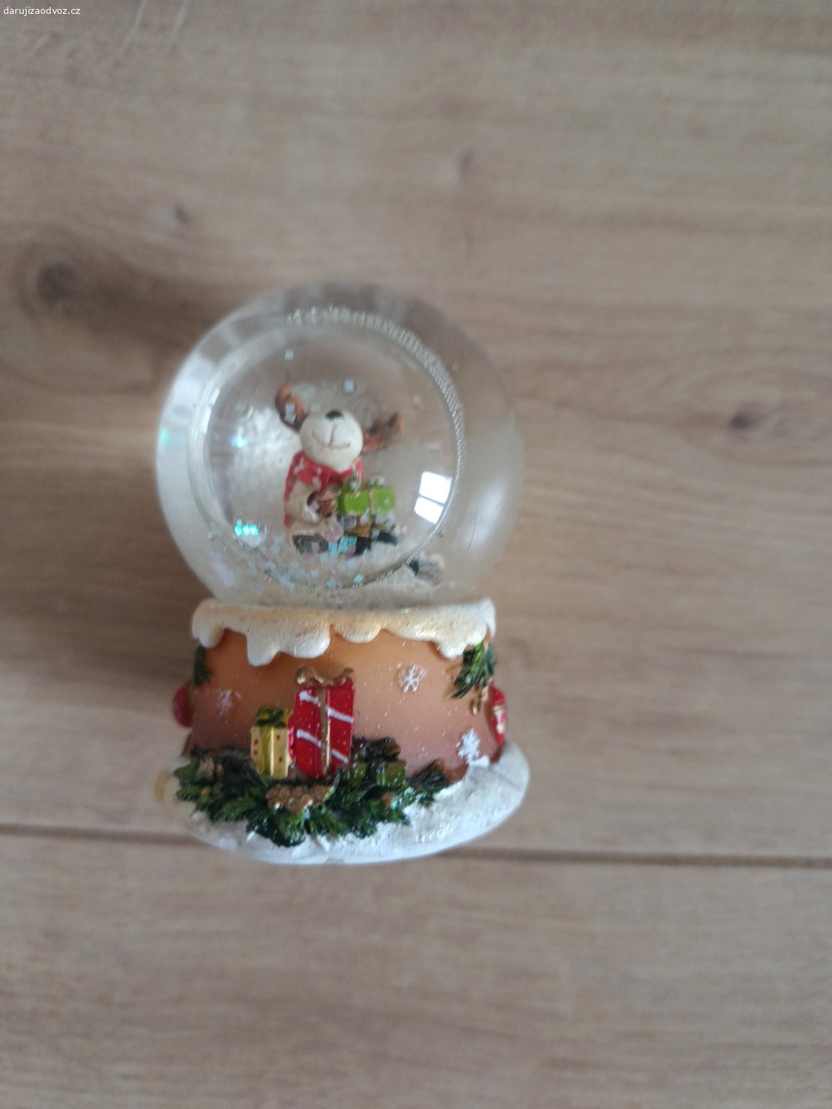 daruji sněhovou kouli. se sobíkem, malá velikost