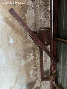 Daruji stará garážová vrata