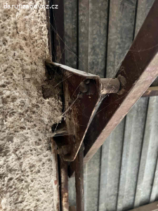 Daruji stará garážová vrata