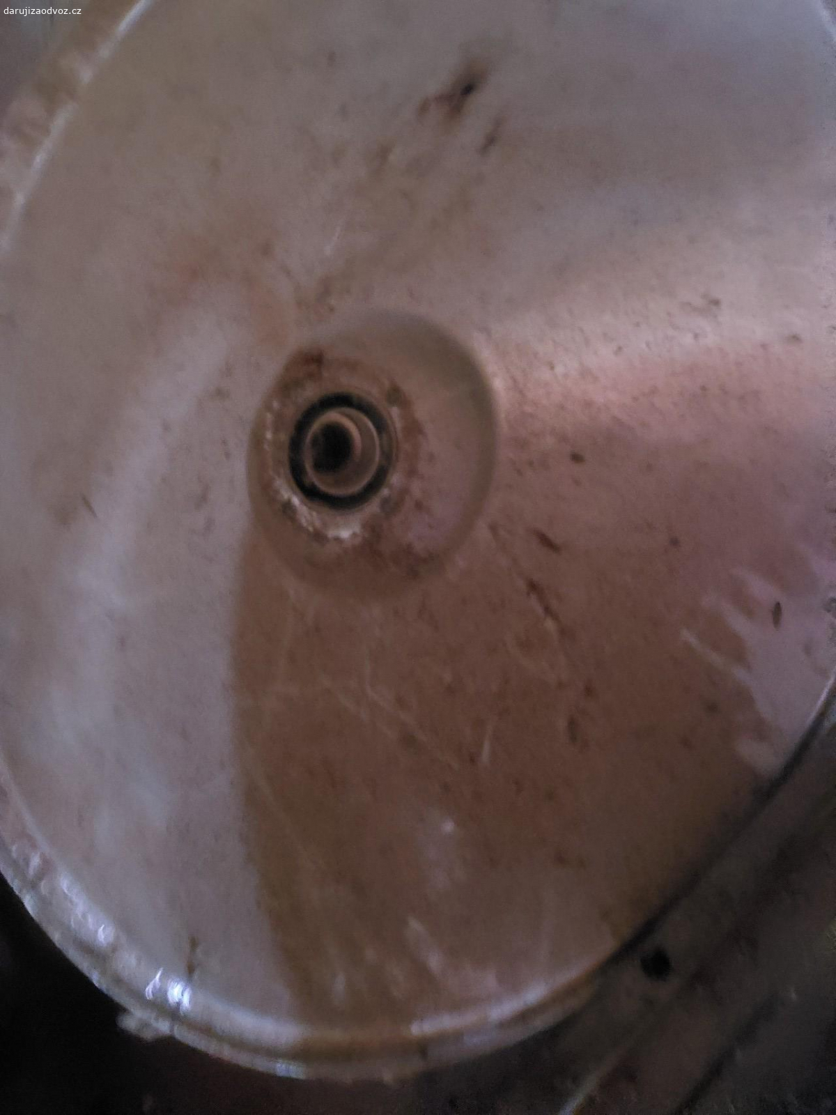 Daruji stavební svetla. Dvě velká světla používaná na stavbě.  Velký závit žárovek