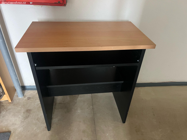 daruji stolek na počítač