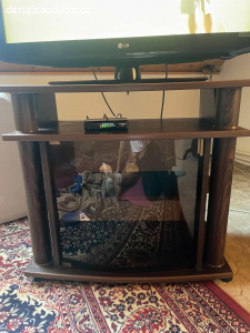 Daruji stolek po tv.