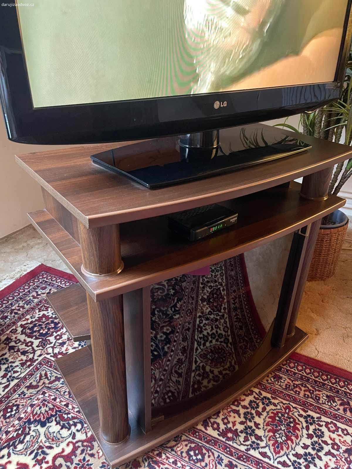 Daruji stolek po tv.. Daruji stolek po tv.