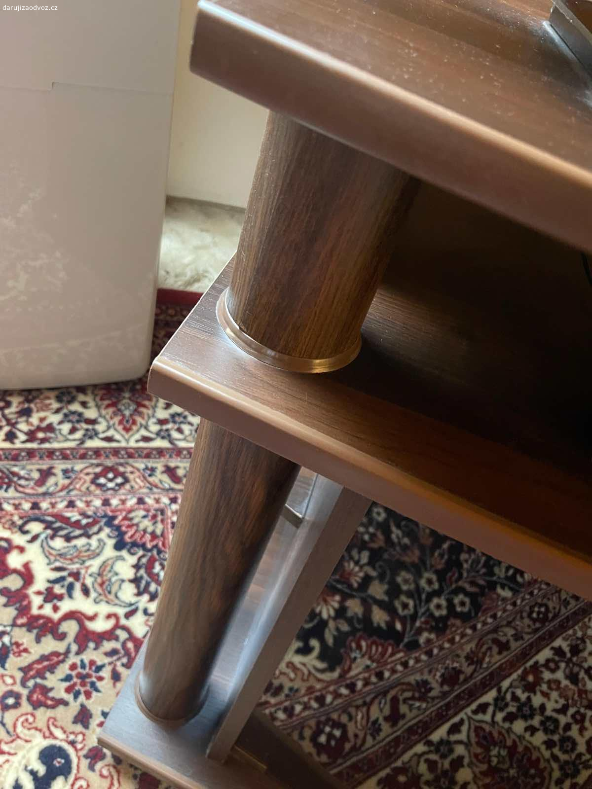 Daruji stolek po tv.. Daruji stolek po tv.