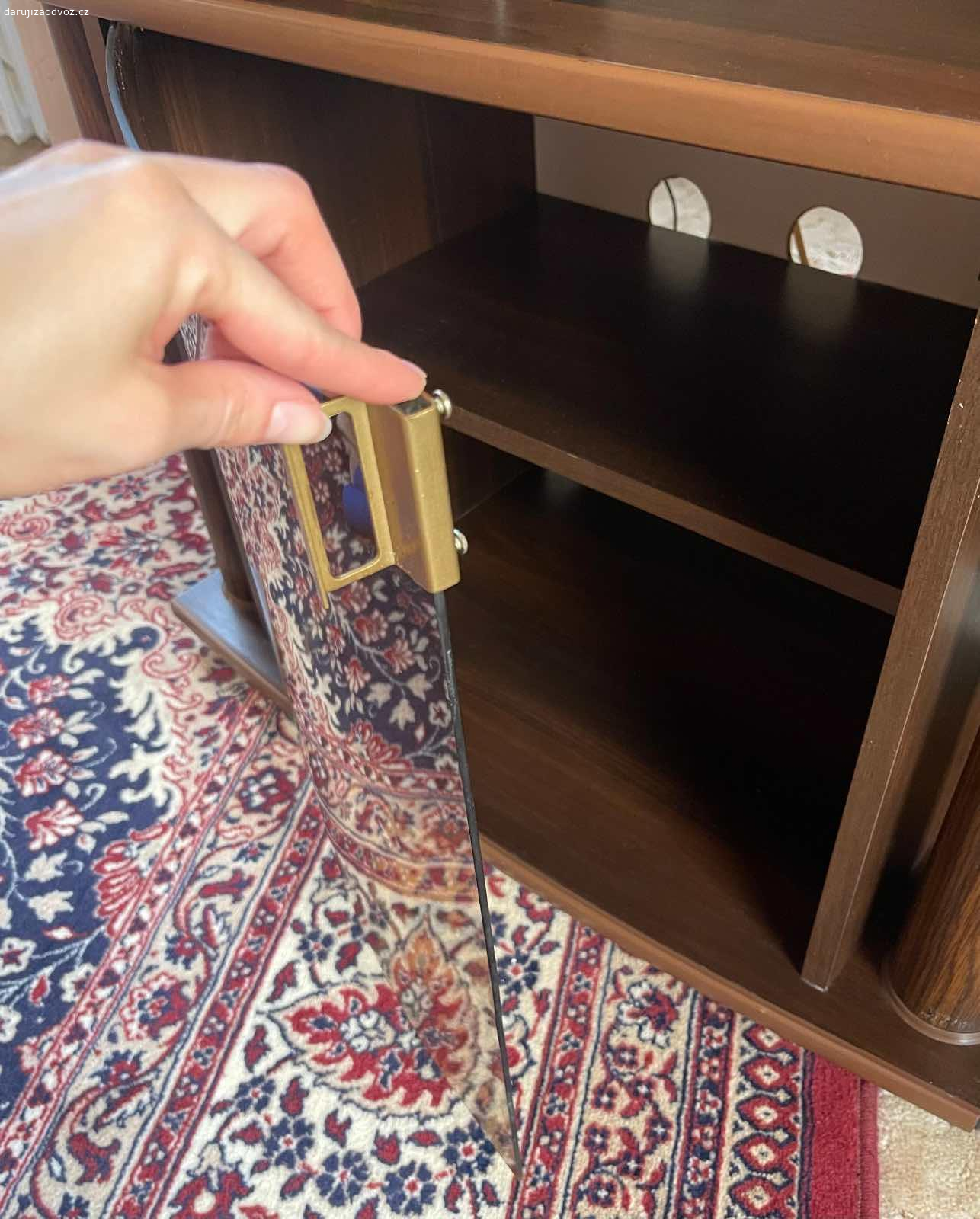 Daruji stolek po tv.. Daruji stolek po tv.