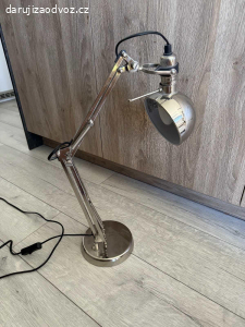 Daruji stolní lampu