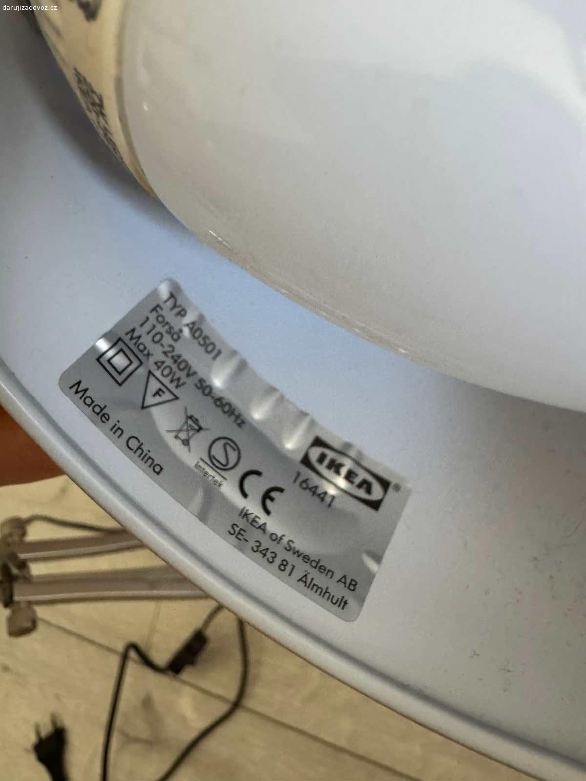 Daruji stolní lampu. Daruji stolní lampu IKEA
Plně funkční - jen je zaprášená, bohužel nemám čas ji umýt
Pouze osobní vyzvednutí Český Brod