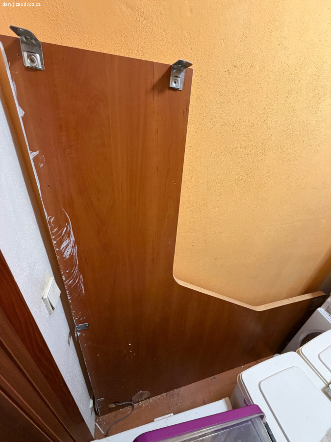 Daruji stolovou desku rohovou