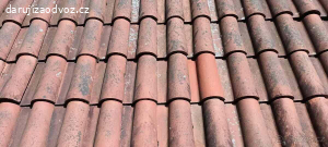 Daruji střešní pálené tašky