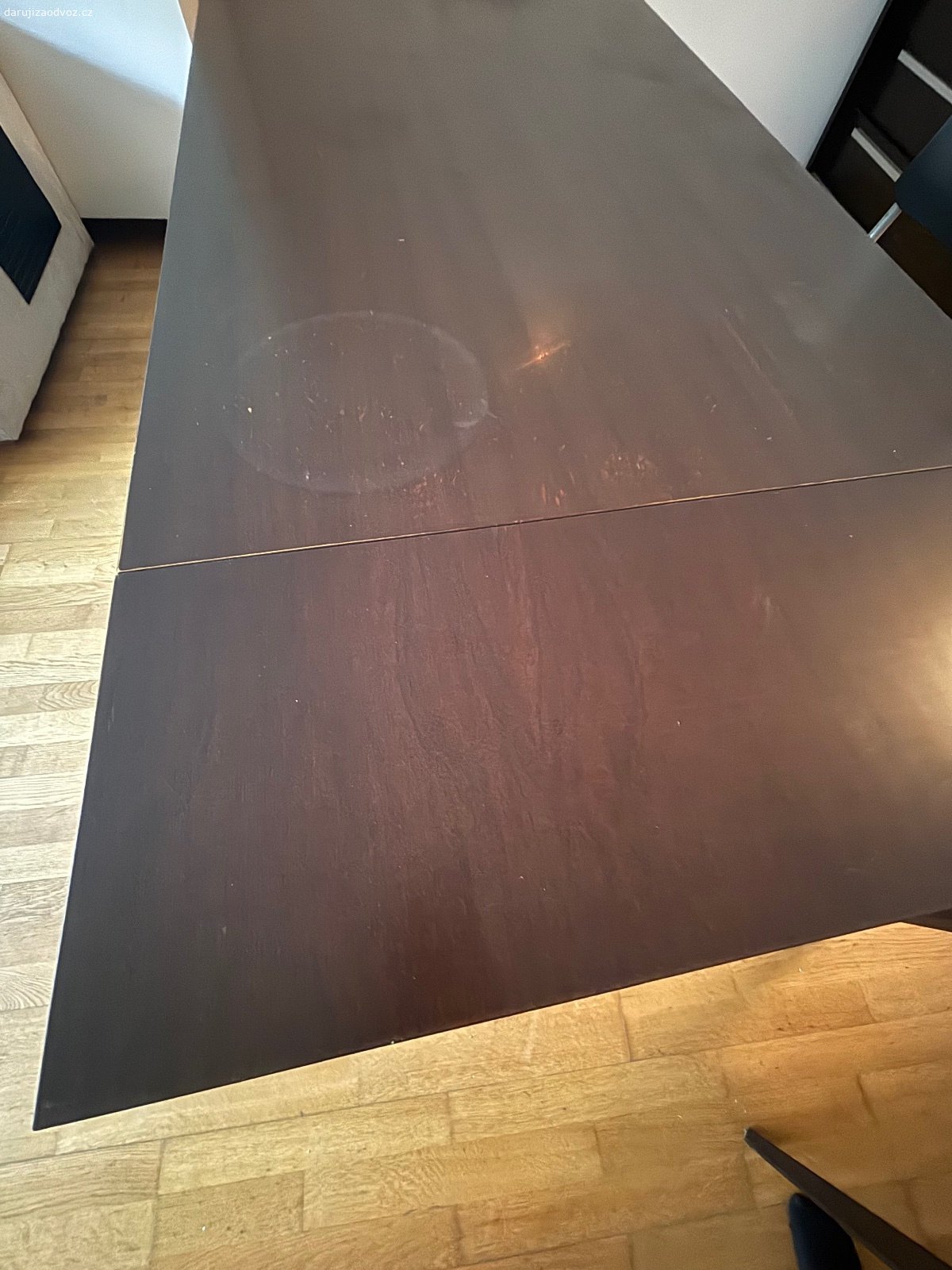 Daruji stůl dnes a zitra ráno k odvozu Praha 3. Dobrý den, daruji rozkládací stůl, velikost před rozložením: 120x80 cm. Na každou stranu lze pridat 30 cm, celkem lze rozložit na 180cm. Jedna se pouzity stůl. K vyzvednutí dnes 26.10. celý den nebo zitra ráno mezi 8:00 a 9:30.