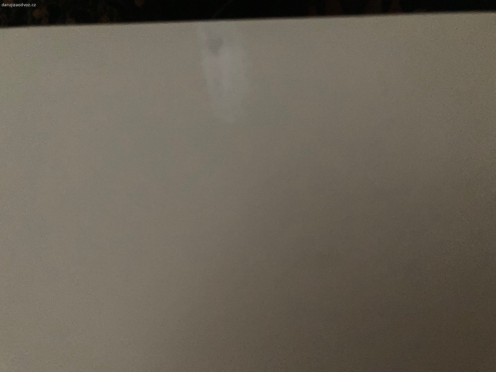 Daruji stůl. Stůl V.Š.D - 74,60,140, IKEA, bílý s kovovými nožkami.
Rok používaný, malé dvě retuše na desce.
