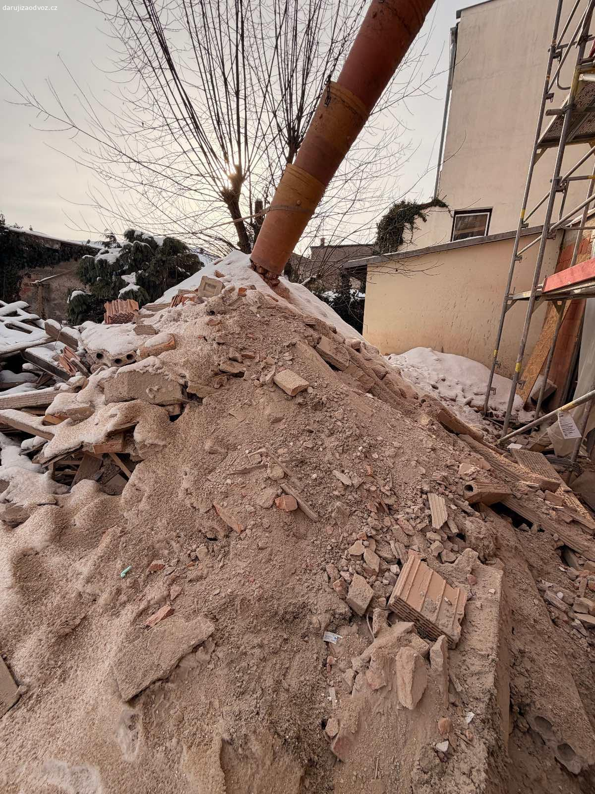 Daruji suť za odvoz. Daruji suť za odvoz