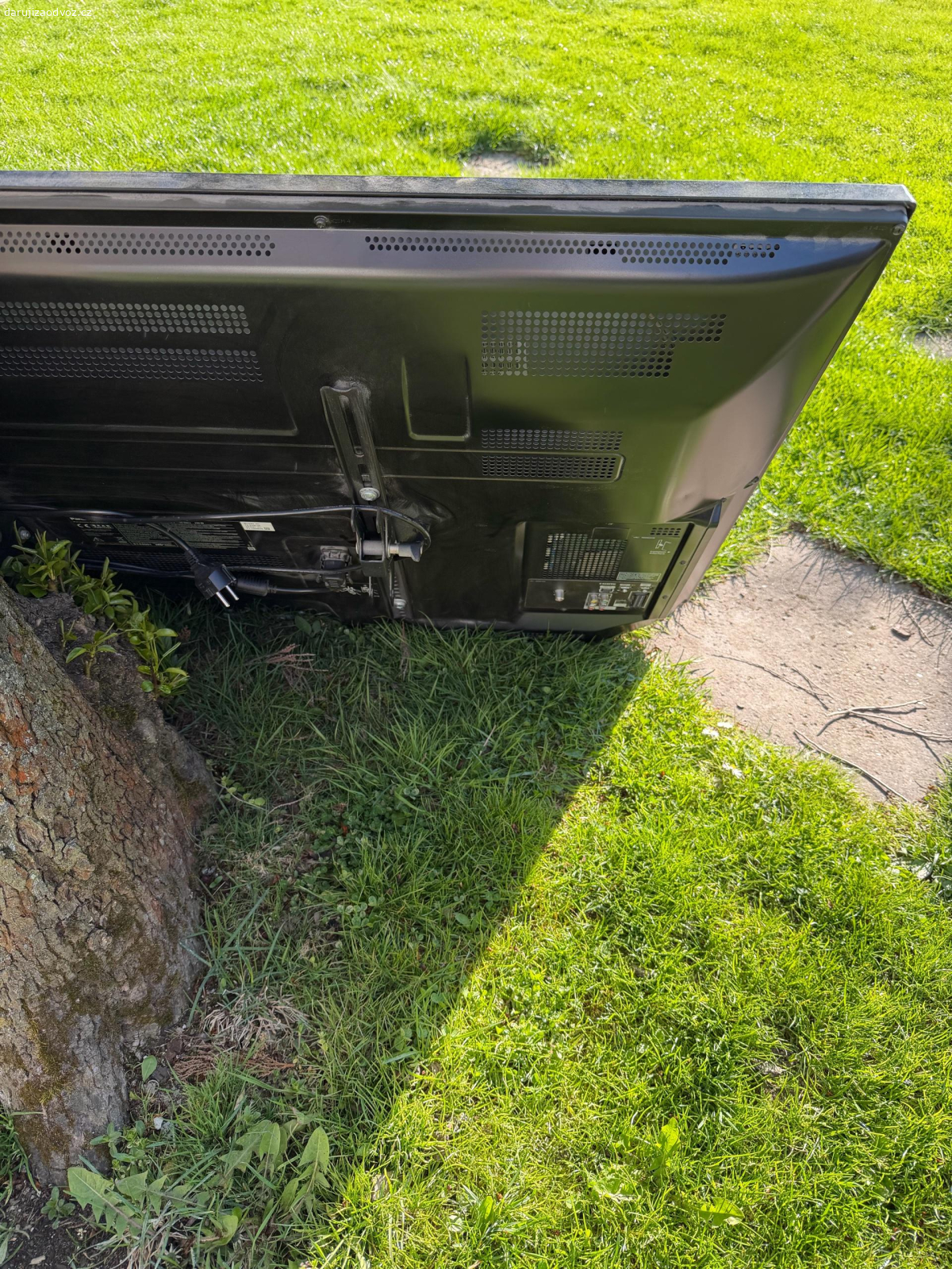 Daruji televizi Panasonic 50”. Daruji za odvoz televizi Panasonic TX-P50 C3E. 50” = úhlopříčka 127 cm, včetně držáku na zeď.  Funkční. 

+ setobox DV3T2HD Mascom.