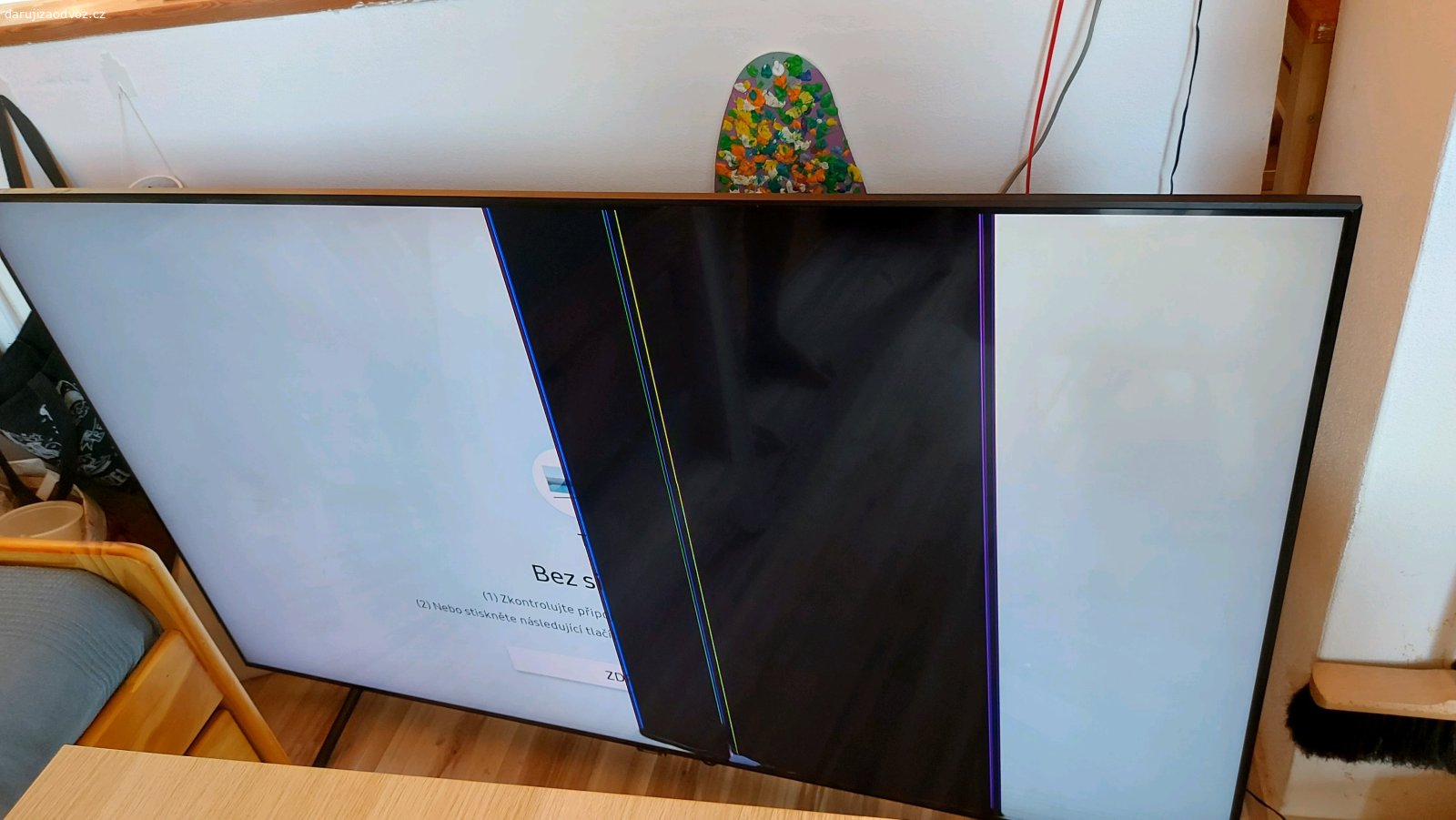 Daruji televizi Samsung. Daruji televizi Samsung QE65Q70RATXXH z modelové řady Q70R (rok výroby 2019) na součástky. 
Se stojanem - lze ji umístit na zem.
+ kabel pro zapojení do zásuvky +ovladače. 
Funkční zvuk, ovládání, ale poškozené podsvícení - viz fotografie. 
(Pořizovací cena 50000,-) 
Tak snad najde svého kutila, co se ji ujme. :)