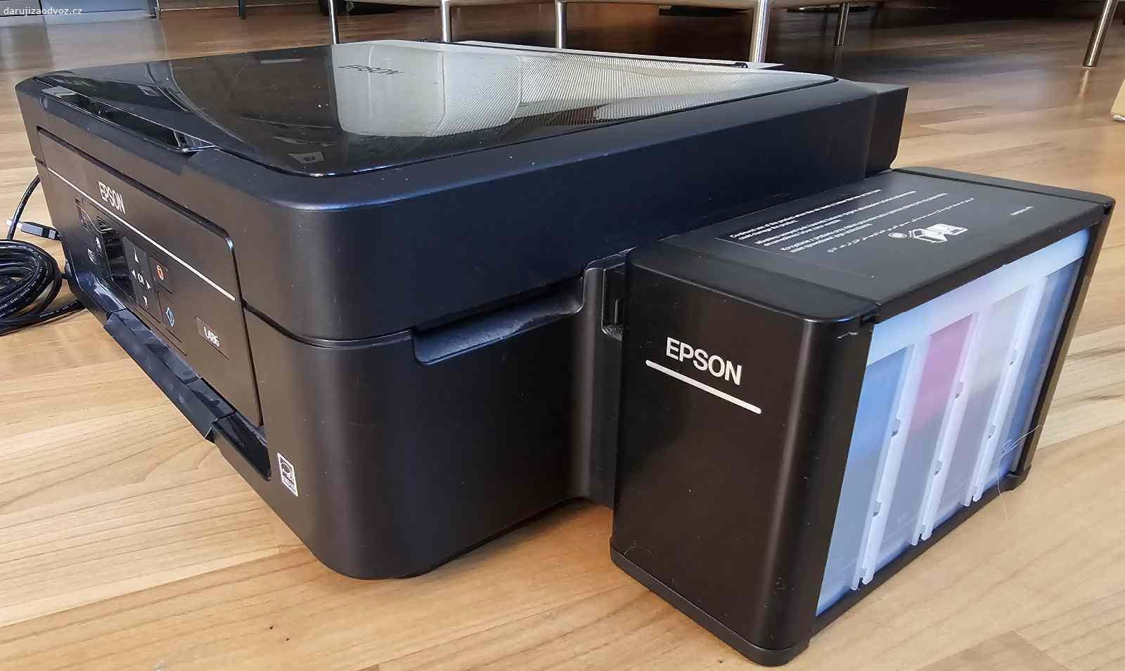 Daruji tiskárnu se skenerem EPSON L486. Daruji tiskárnu se skenerem Epson 486, jde o tiskárnu takzvaně tankovou, tedy s velkými zásobníky barvy. České menu na displeji. Tiskárnu bude třeba rozhodit, už dlouho jsem na ní netisknuul, skener je plně funkční. Software je dostupný v tehnciké podpoře Epsonu - https://www.epson.cz/cs_CZ/support/sc/epson-l486/s/s1499. Nejlepší by byl odvoz dnes nebo zítra večer.