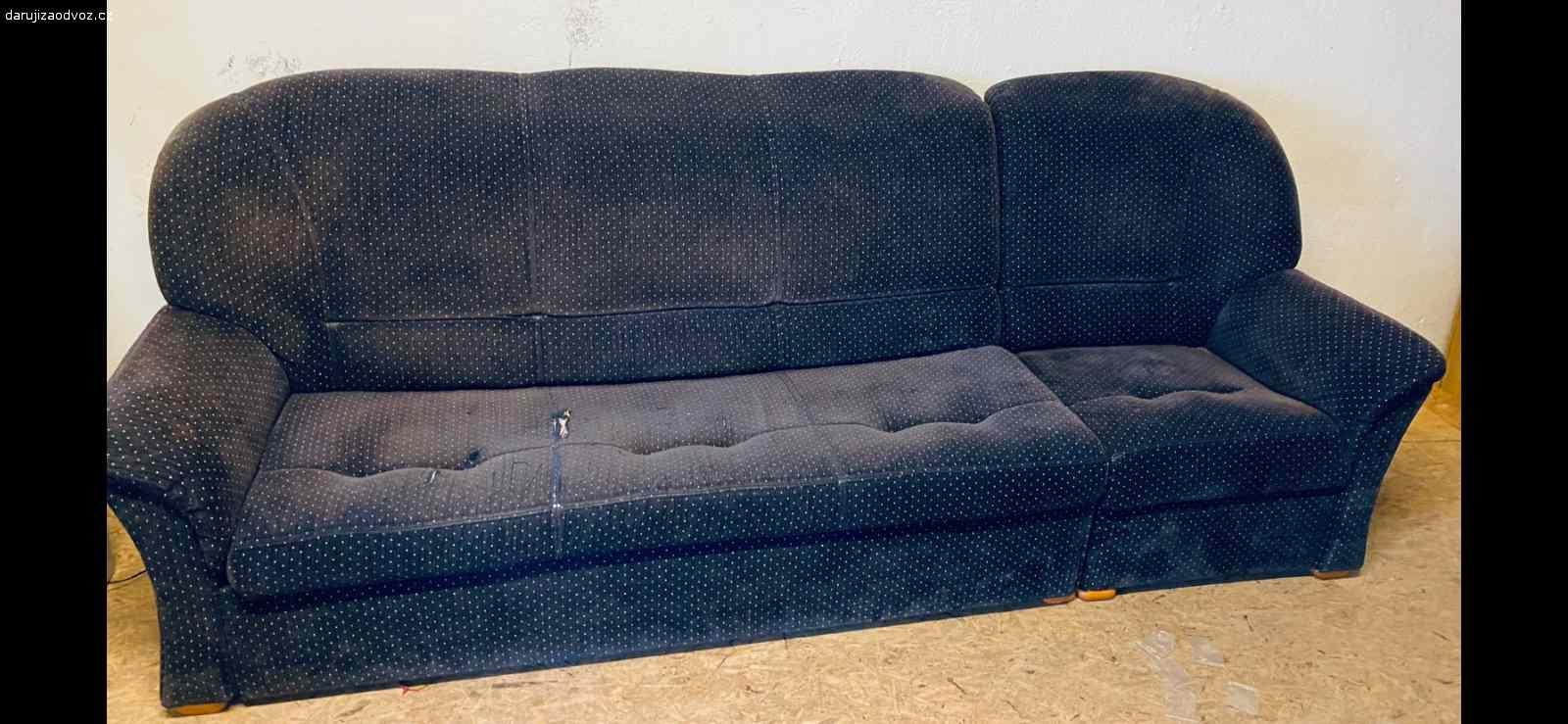 daruji tmavě modrý rozložitelný gauč. daruji 2.5 metru dlouhý tmavě modrý gauč rozložitelný podélně (180 + 70 cm), dá se rozložit i na spaní viz fotky. vlastní odvoz nutný z prahy 10 (vrsovice, na bohdalci)