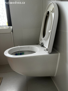 Daruji toaletní mísu
