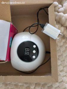 Daruji UV lampu na nehty