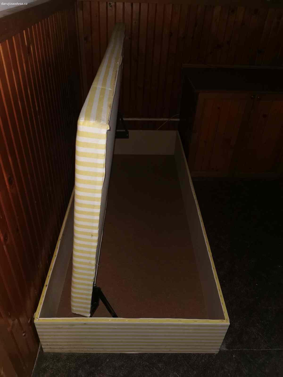 Daruji válendu. Kdyby náhodou.....daruji válendu s úložným prostorem.