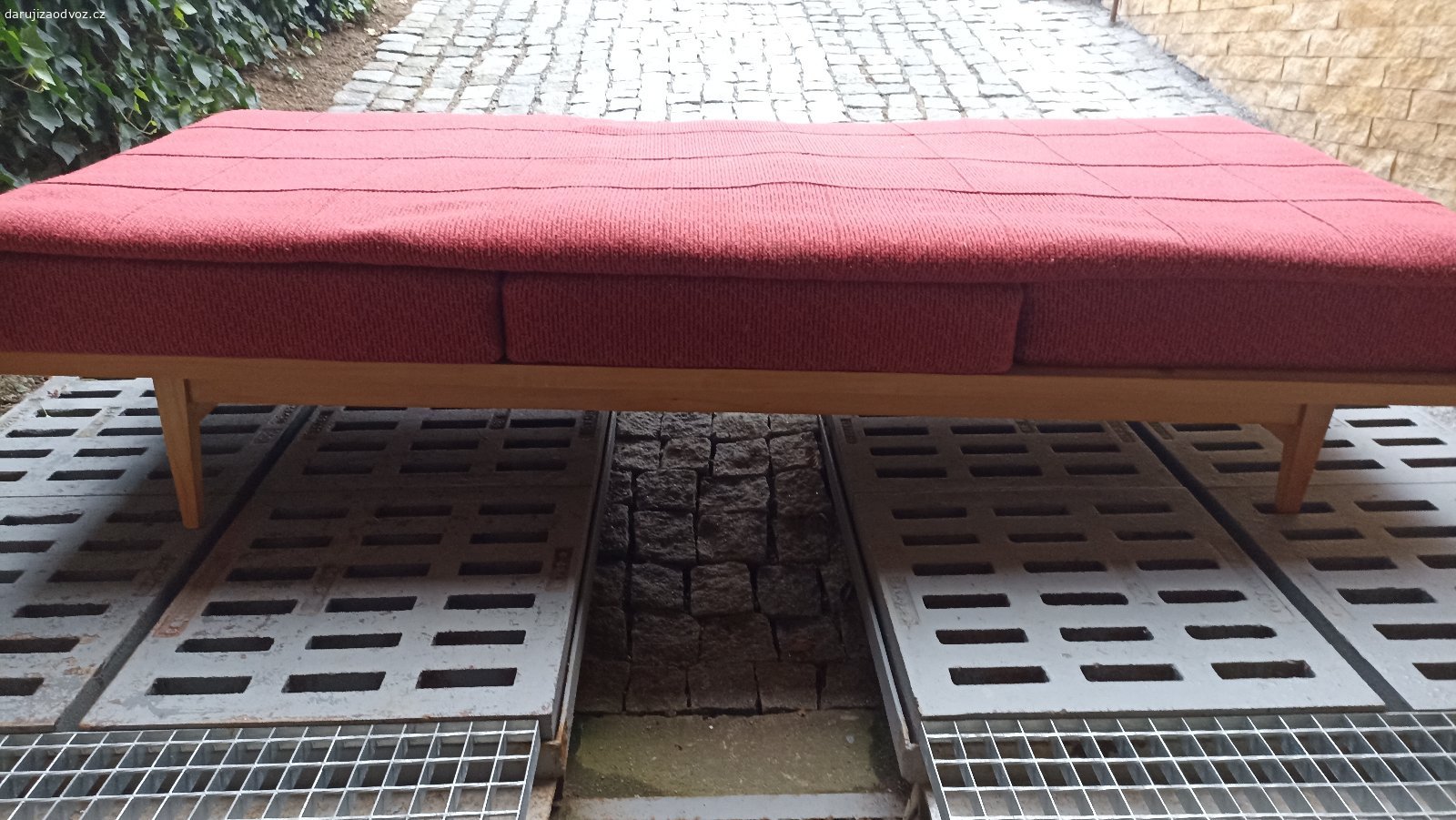 Daruji válendu. Daruji za odvoz válendu  a starou matraci